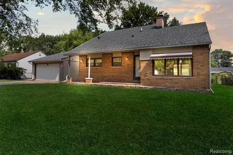 33500 Stocker St, Farmington Hills, MI 48335