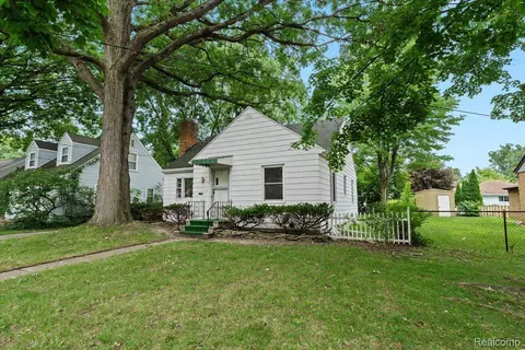 1417 Poxson Ave, Lansing, MI 48910