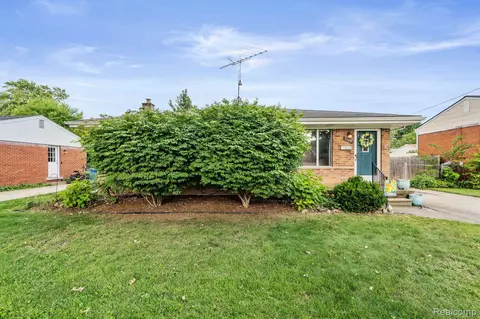 32739 Tuxedo, Warren, MI 48092