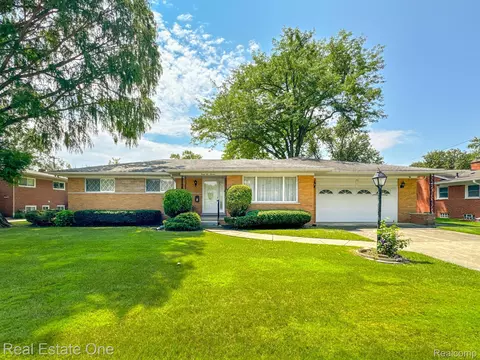 4211 S Fulton Pl, Royal Oak, MI 48073