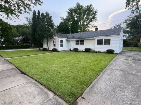 2011 Ellwood Ave, Berkley, MI 48072
