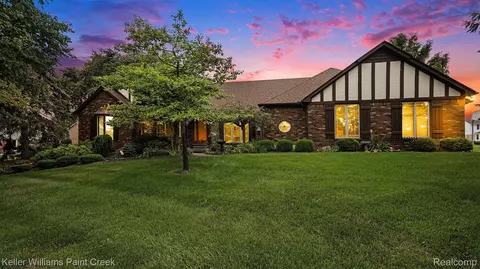833 Langley Rd, Rochester Hills, MI 48309