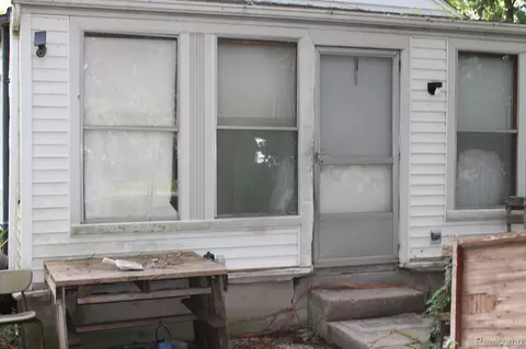 8271 Hudson St, Romulus, MI 48174