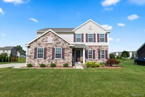 7042 Wildflower Crt Ct, Grand Blanc, MI 48439
