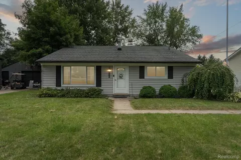 9229 Hill Rd, Swartz Creek, MI 48473