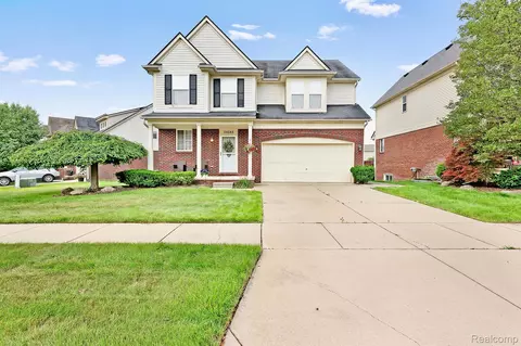 28285 Cottage Ln, Lyon, MI 48165