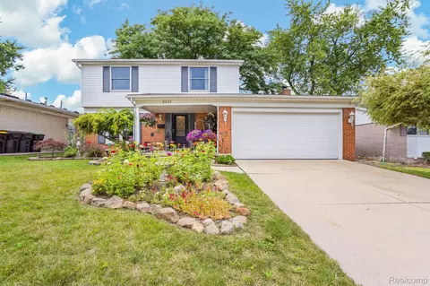 3341 Brookshire St, Trenton, MI 48183