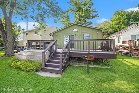 2701 Melvin Rd, Pinckney, MI 48169