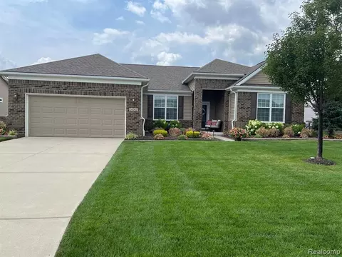 24262 Leelanau Ln, Flat Rock, MI 48134