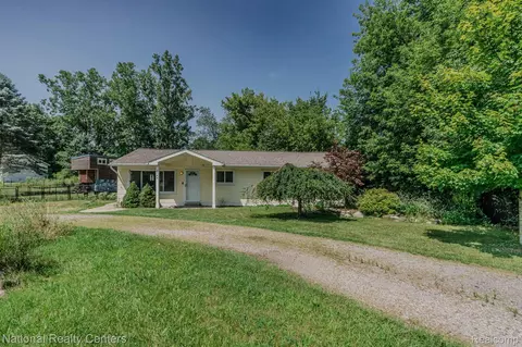 2785 Engleman Dr, Highland, MI 48356