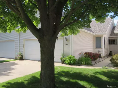1220 Lempi Dr, Davison, MI 48423