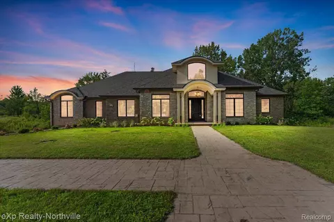 51670 Malsia, Lyon, MI 48167