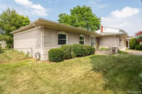 3545 Millay Dr, Troy, MI 48083