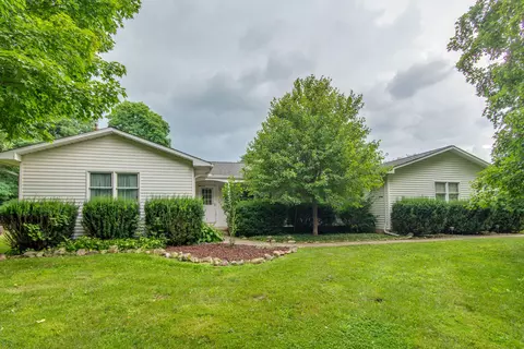 11439 Faussett Rd, Tyrone, MI 48430