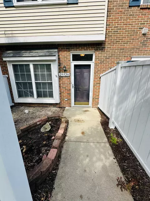 2952 Cottonwood Dr #A, Waterford, MI 48328