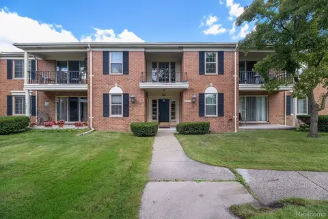 29652 Middlebelt Rd #36, Farmington Hills, MI 48334