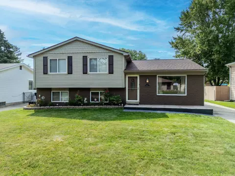 14872 Westpoint Dr, Sterling Heights, MI 48313