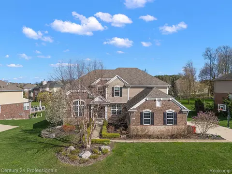 6921 Oakhurst Ridge Rd, Independence, MI 48348