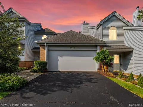 5013 Timberway Trl, Independence, MI 48346