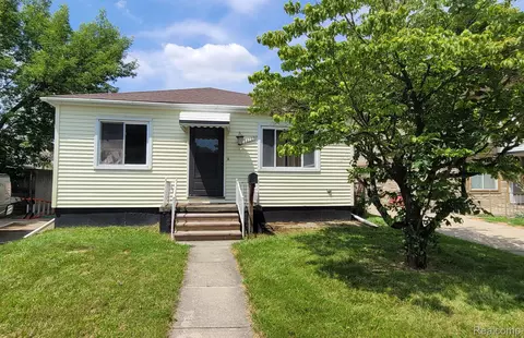 22729 Tuscany Ave, Eastpointe, MI 48021