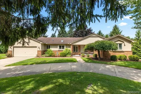 4280 Elizabeth Ln, Commerce, MI 48390