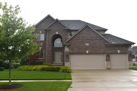 22340 Sandalwood Dr, Macomb, MI 48044