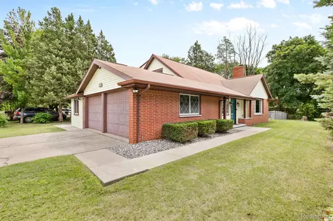 4550 Lakeshore Rd, Fort Gratiot, MI 48059