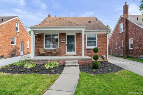 22425 Gaukler St, Saint Clair Shores, MI 48080