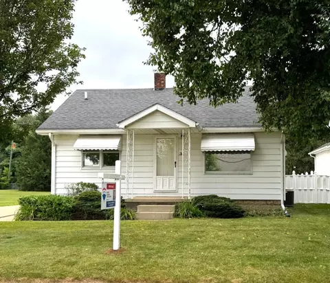 31 Clarence St, Belleville, MI 48111