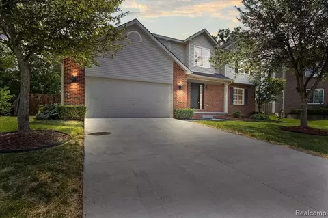 1021 Tartan Ln, Walled Lake, MI 48390