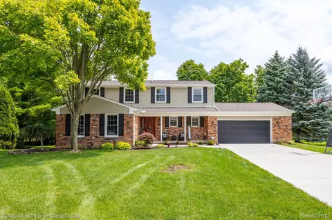 22090 Cumberland, Northville, MI 48167