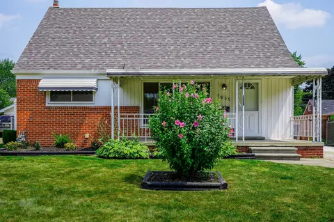 7635 Harding St, Taylor, MI 48180