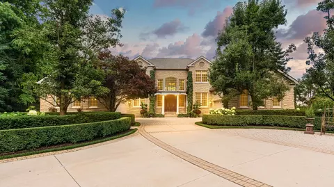 25535 Shoreline Dr, Novi, MI 48374