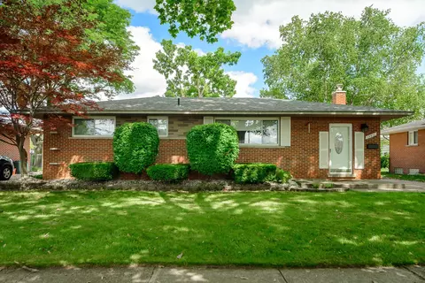 15410 Bainbridge St, Livonia, MI 48154