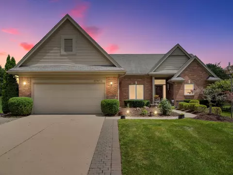 37670 Kingsburn Dr, Livonia, MI 48152