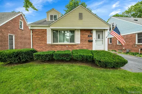 2823 Syracuse St, Dearborn, MI 48124