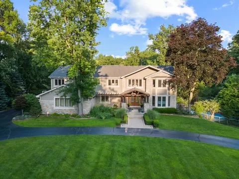 5635 Paint Valley Dr, Oakland, MI 48306