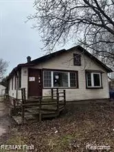 34256 Munsie St, Harrison, MI 48045