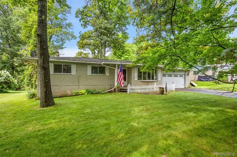 15290 Catalina Way, Holly, MI 48442