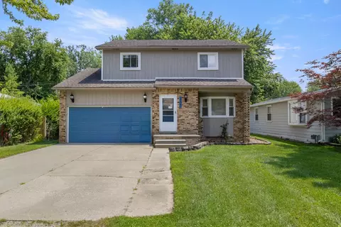 39662 Arbor St, Harrison, MI 48045
