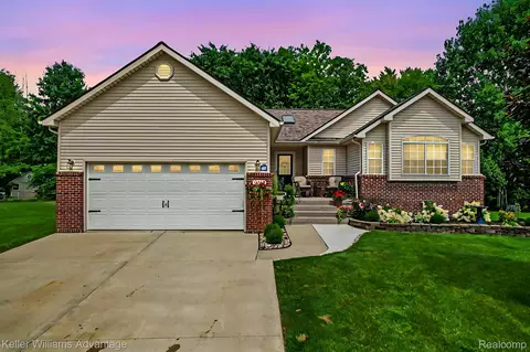 5085 Hickory Trl, Grand Blanc, MI 48439