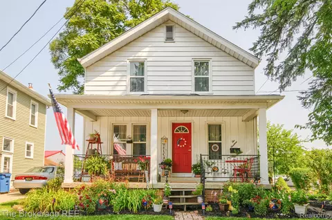 219 E Rising St, Davison, MI 48423