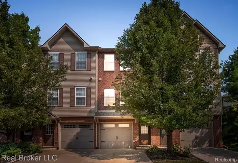 1627 Red Hickory, Howell, MI 48855