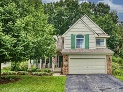 2613 Hilltop Ln, Oceola, MI 48843
