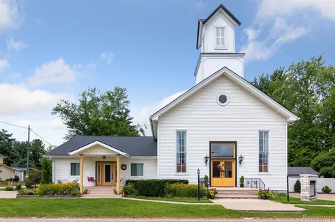 16170 Pleasant St, Argentine, MI 48451