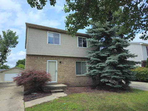 28811 Felician St, Roseville, MI 48066