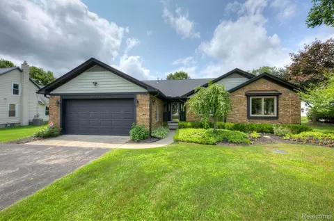 21093 Gill Rd, Farmington Hills, MI 48335