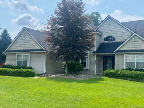 4115 Forest Edge Dr, Commerce, MI 48382