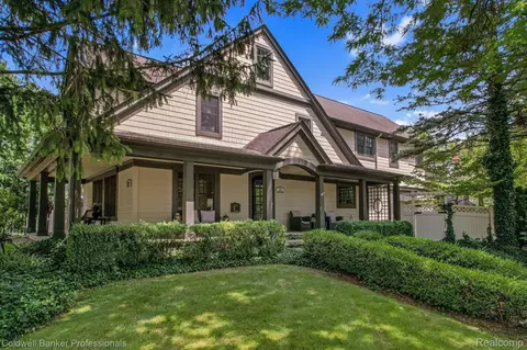 787 Harmon St, Birmingham, MI 48009