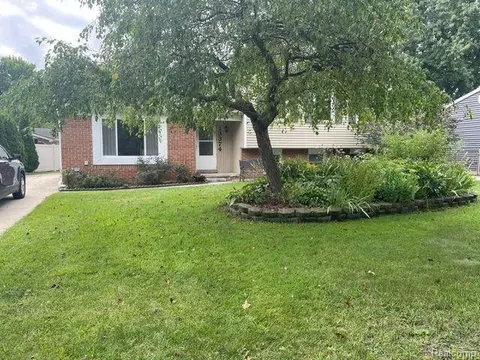 13374 Westminister Dr, Sterling Heights, MI 48313